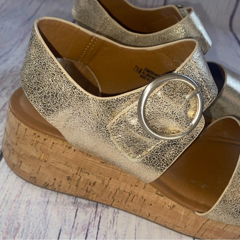 EuroSoft Finnly Womens Gold Metallic Leather Wedge Sandal Size 7.5 Sofft - Picture 2 of 10